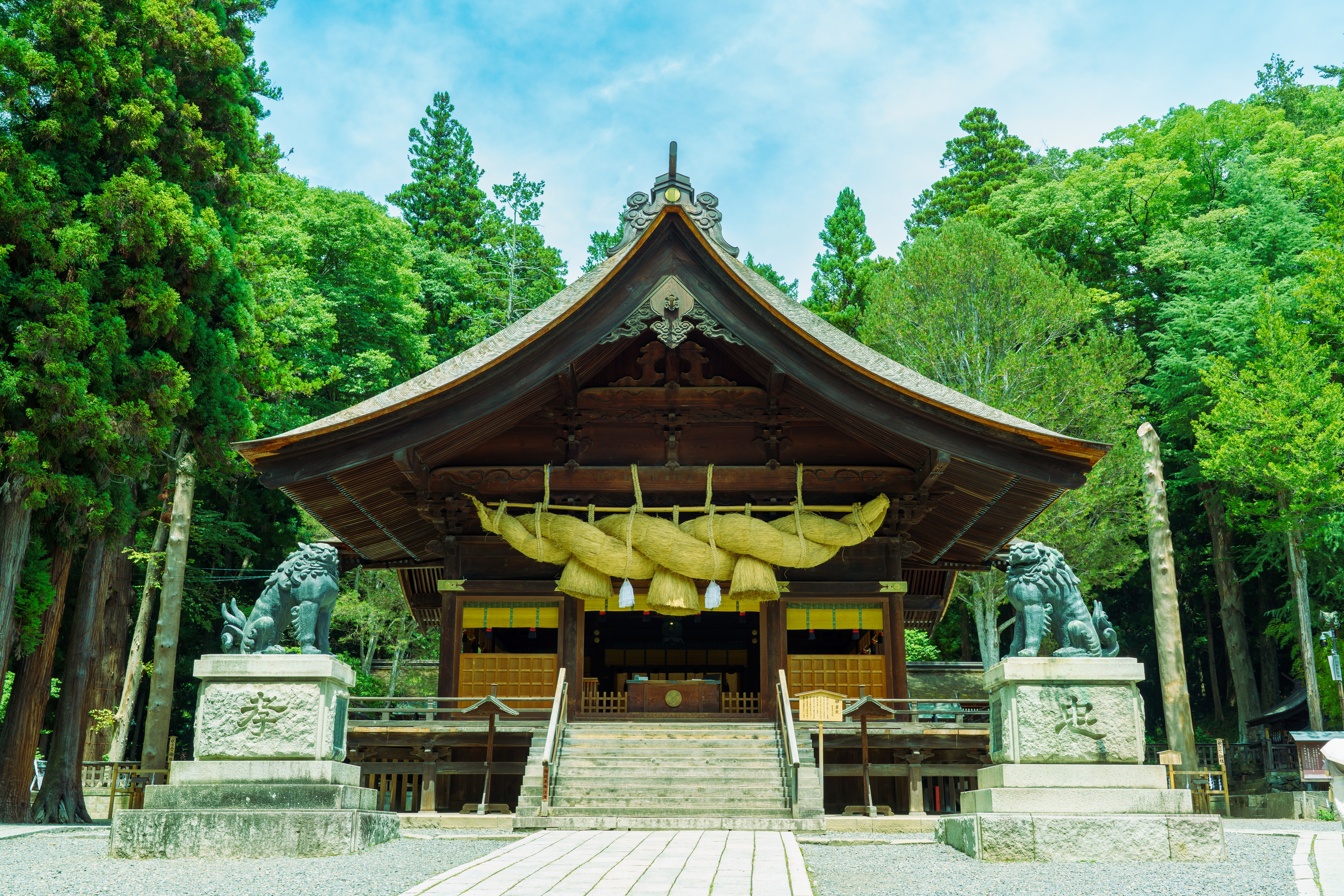 祈りと歴史が息づく、諏訪大社 下社