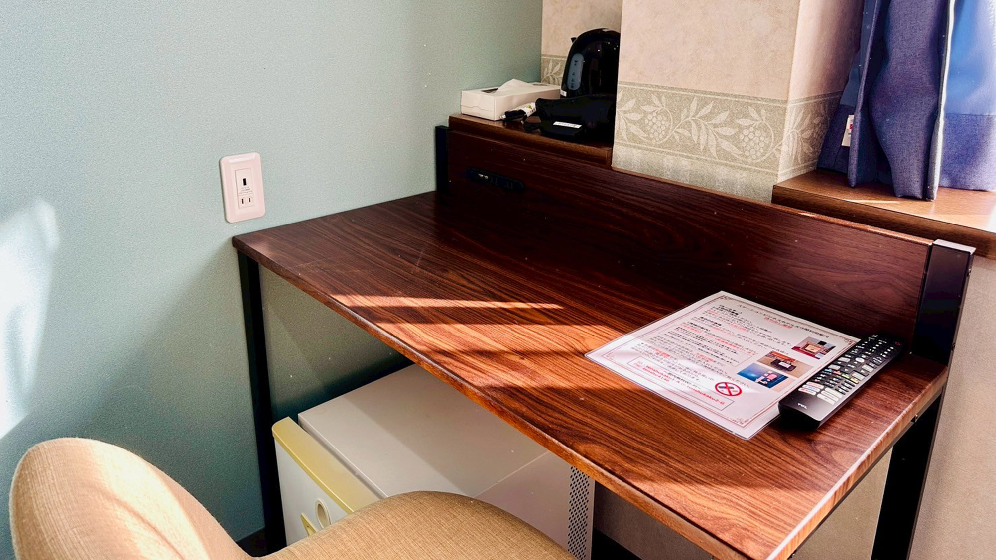 ・【スーペリアシングルルーム】全館に無料Wi-Fiを完備しているので、デスクでお仕事もできます