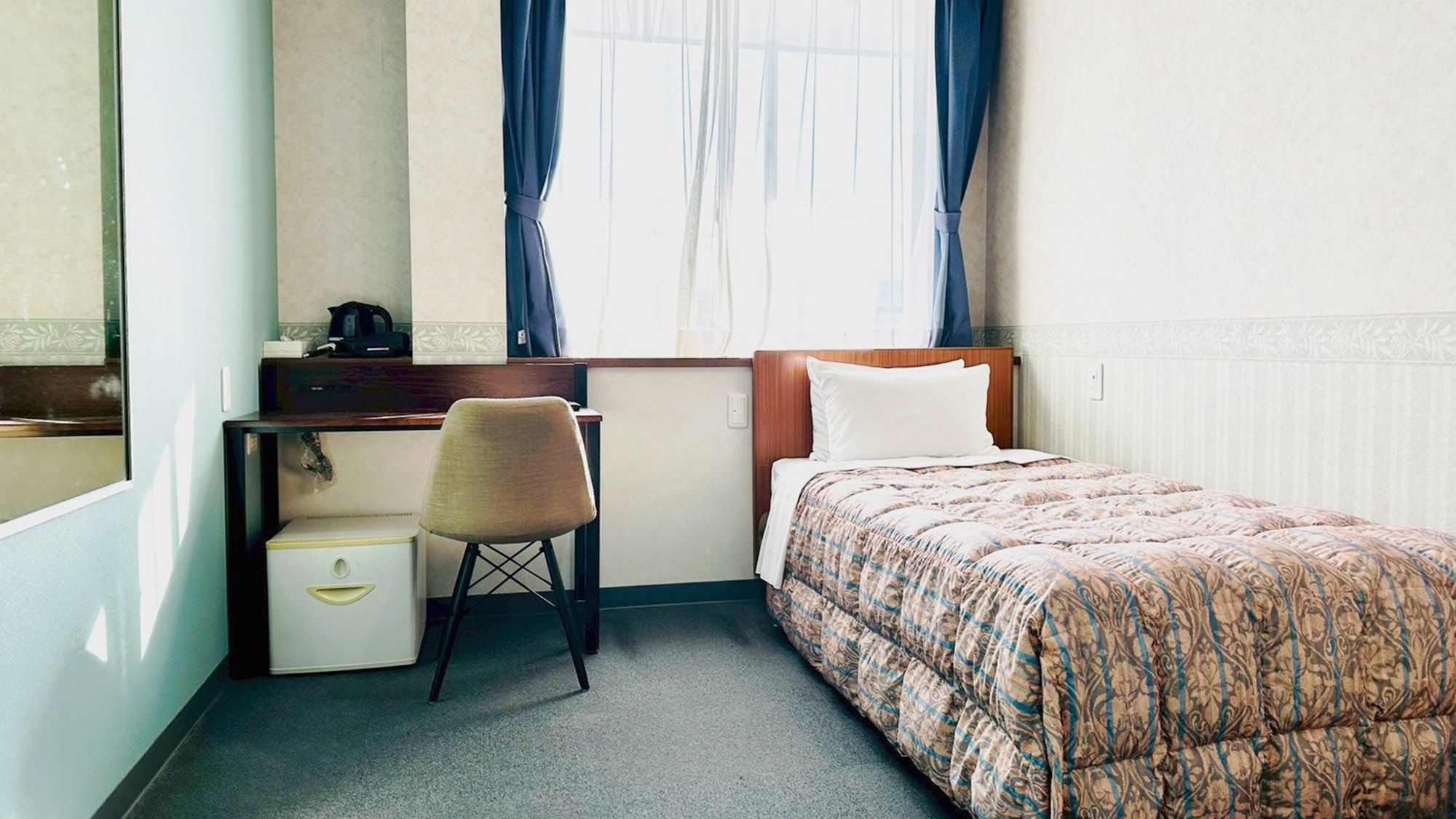 ・【スーペリアシングルルーム】当館で1番広いシングルルーム。通常よりも広々とお使いいただけます。