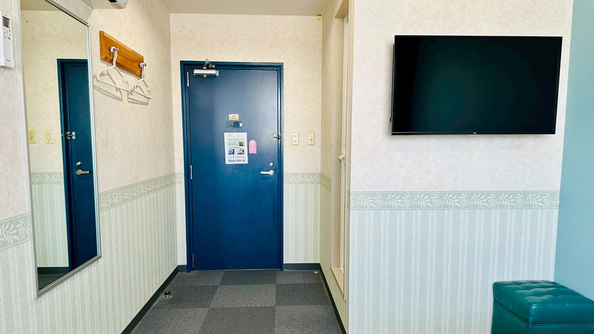 ・【スーペリアシングルルーム】40型薄型テレビを完備。壁掛けなので空間を広くお使いいただけます