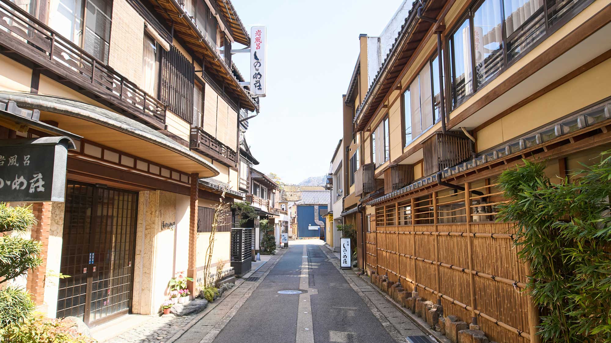 当館は本館と別館がございます