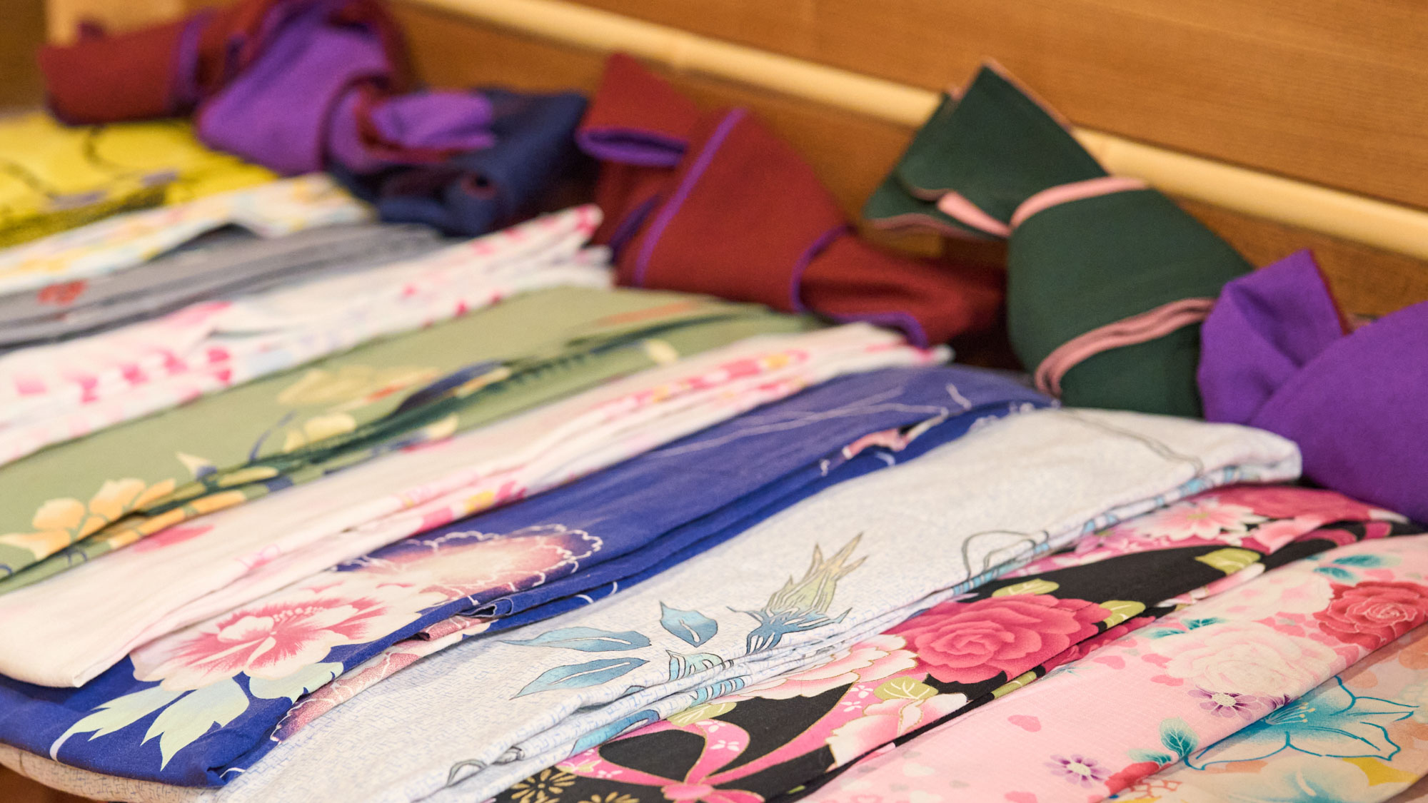 お好みの浴衣に着替えて、城崎温泉の外湯めぐりや散策に