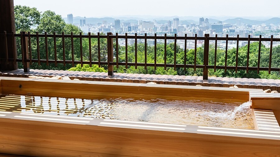 露天風呂（ヒノキ風呂）