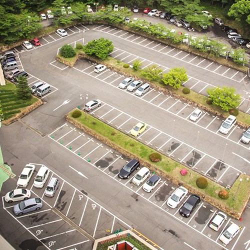 敷地内 平面駐車場 250台 普通車駐車無料