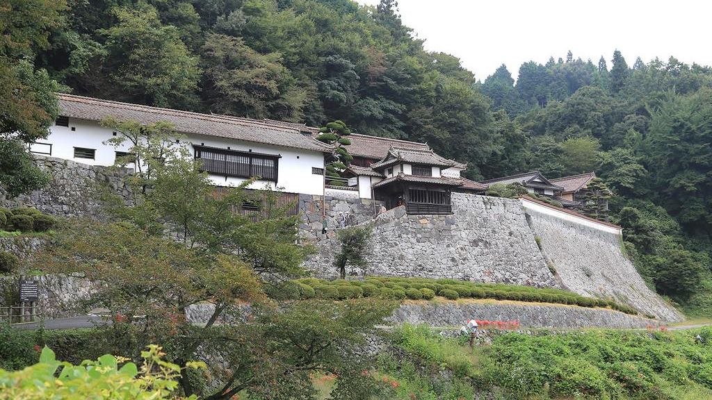 吹き屋ふるさと村(広兼邸)映画八つ墓村のロケ地としても有名。