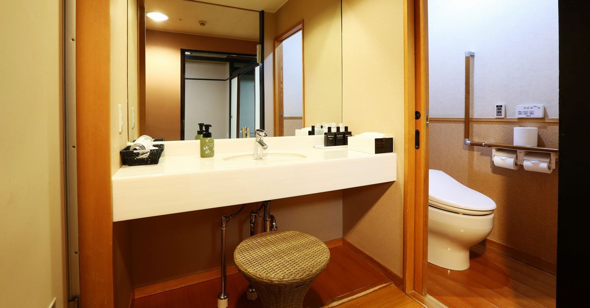 本客殿・和室次の間付　パウダールームとトイレ　※一例