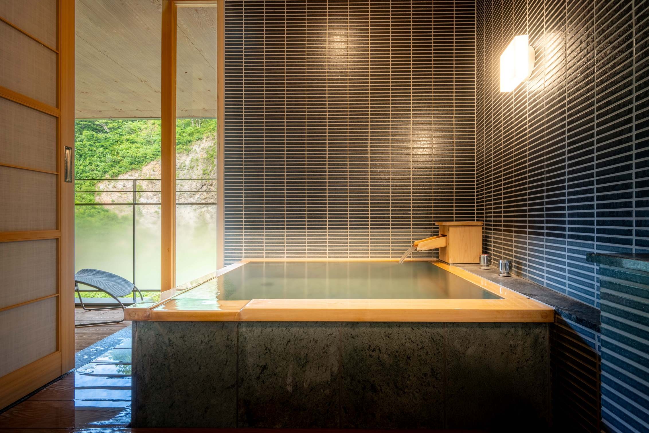 ＼贅沢な冬旅！／【福島県産『福とら』を堪能】天然トラフグ会席と半露天風呂付客室で愉しむ特別な休日♪