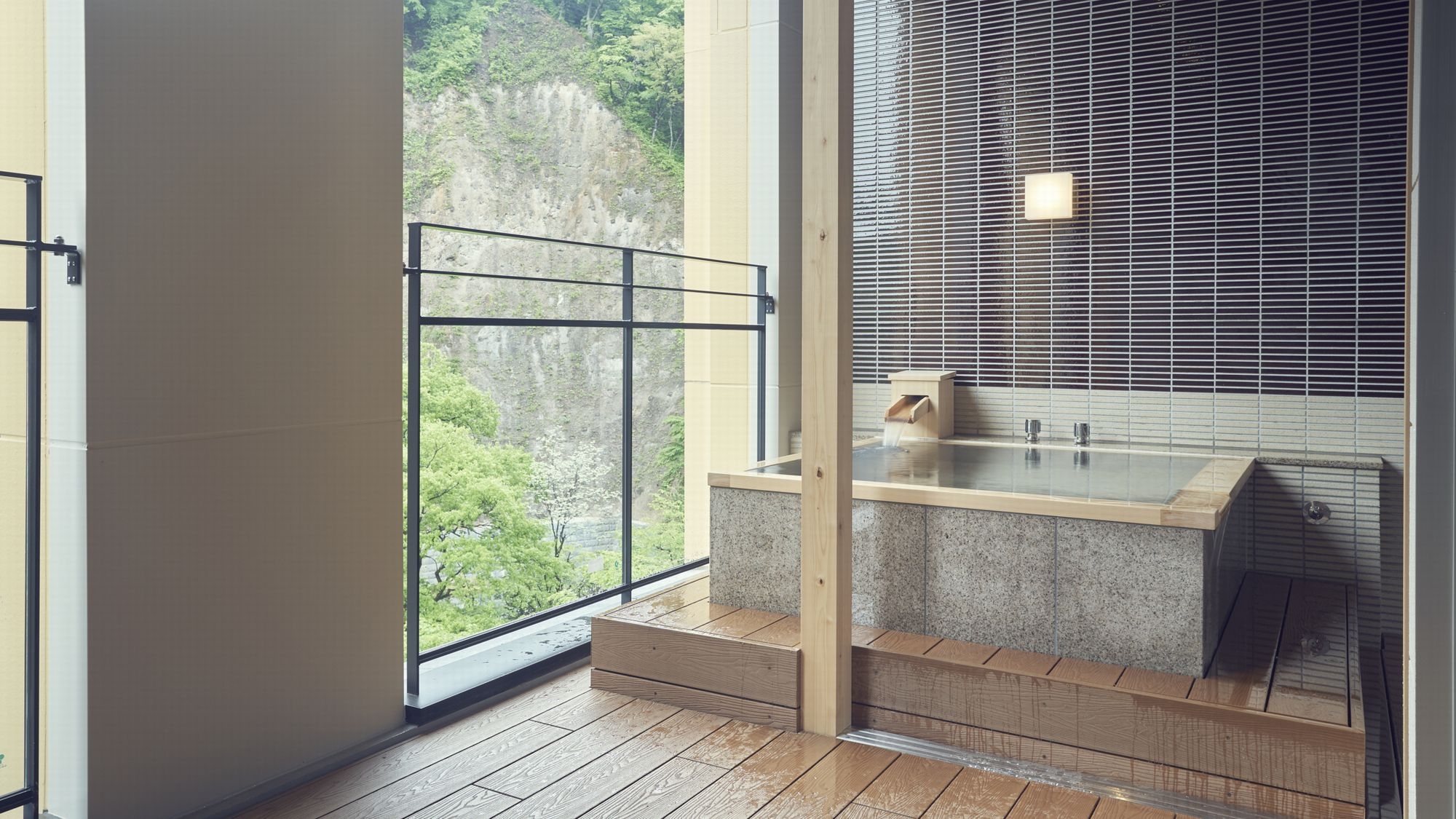 ＼贅沢な冬旅！／【福島県産『福とら』を堪能】天然トラフグ会席と露天風呂付客室で愉しむ特別な休日♪