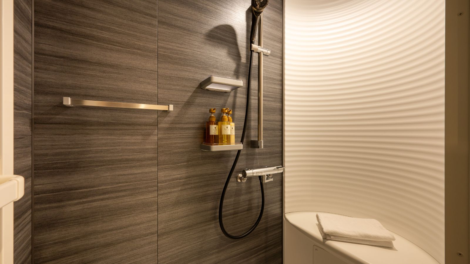 【花鳥苑】和モダンツインベットルーム（バスルーム）