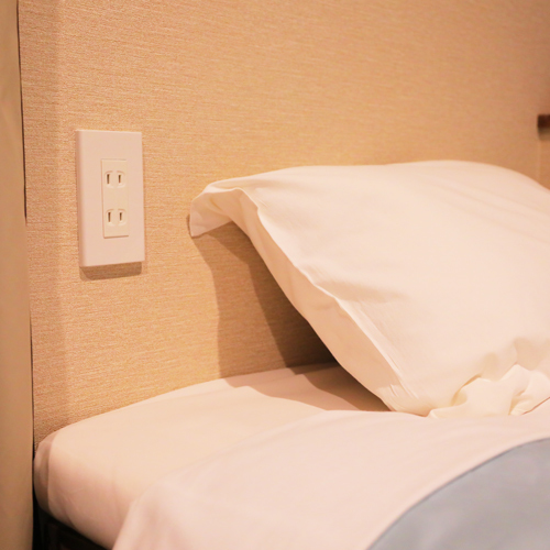 ◆枕元コンセント（キャビンルーム）◆枕元にあるので携帯を充電しながら就寝できる快適さ♪