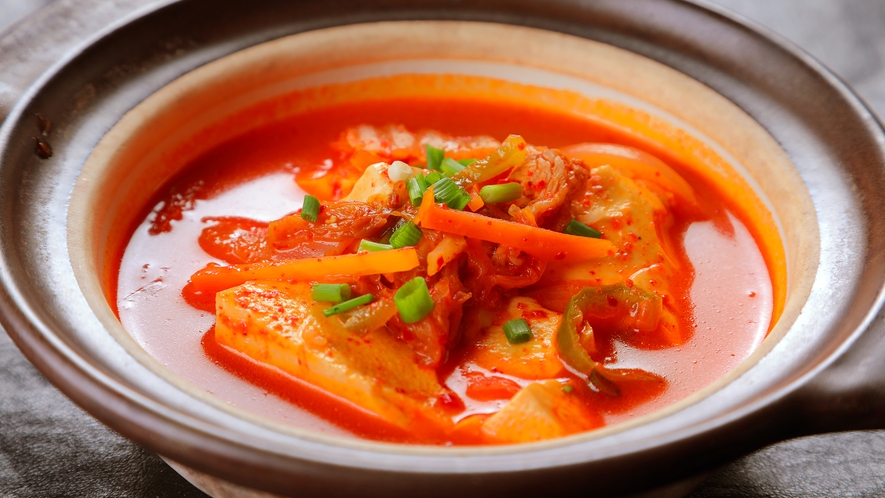 ◆スンドゥブチゲ（夕食）◆韓国料理といえばコレ♪お豆腐と唐辛子の効いた海鮮スープでポッカポカ♪
