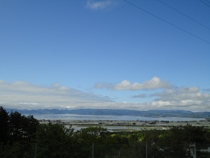 猪苗代湖と田園風景