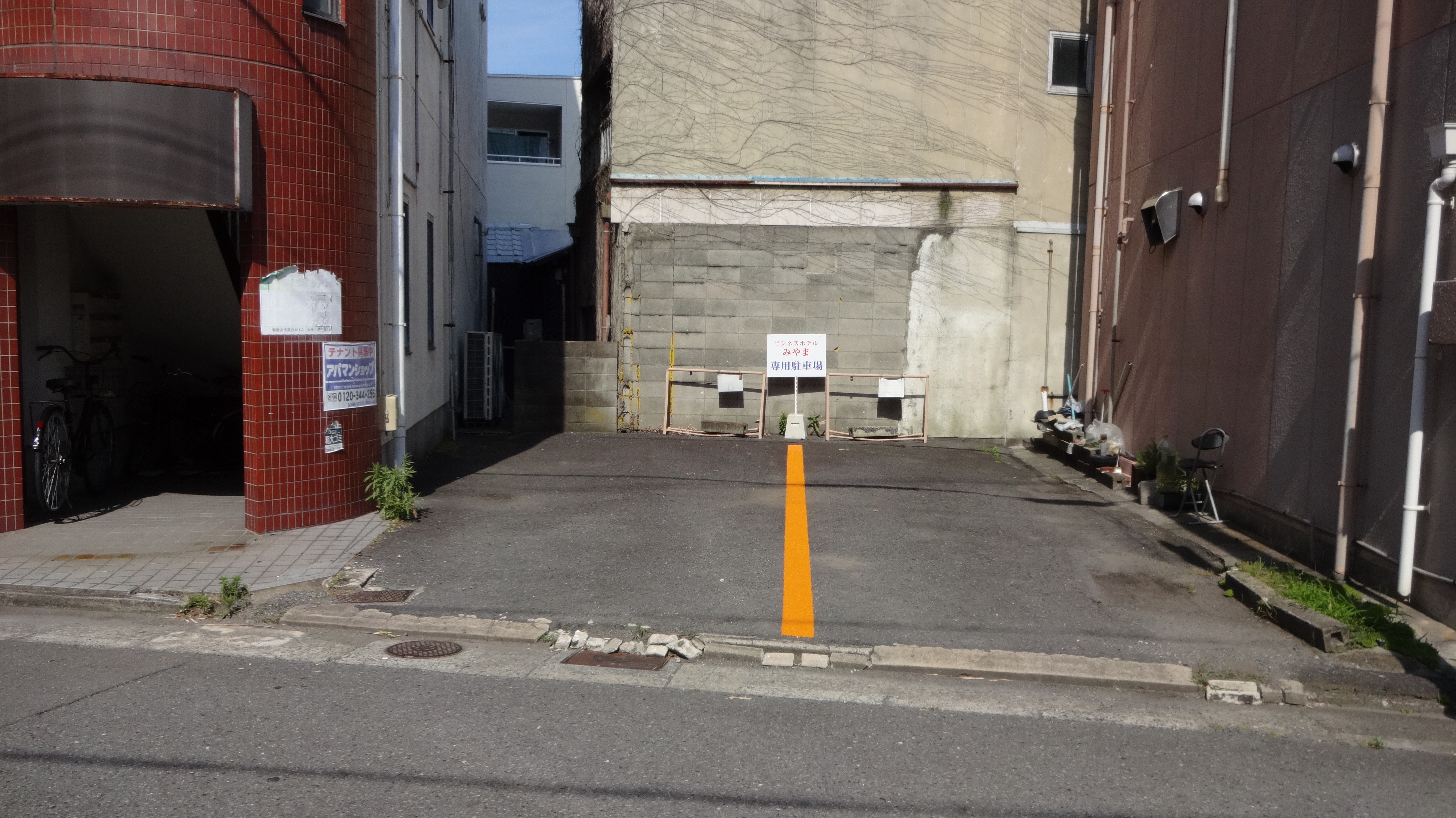 ホテルから徒歩２分のワンボックスＯＫ