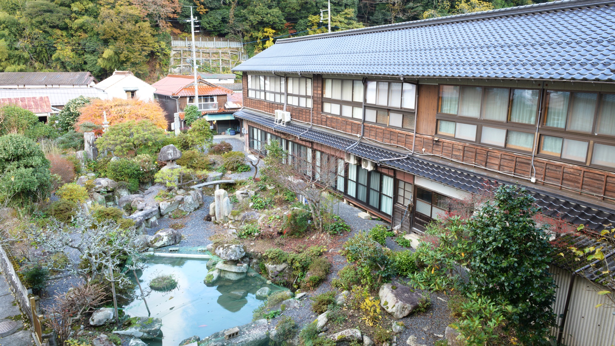 *【中庭】館内の窓やお部屋から日本庭園が眺められます。古き良き日本の趣をご堪能下さい。