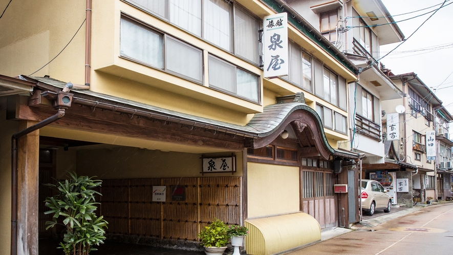 *【外観】増改築しながら江戸時代からの歴史ある建物を維持しています。