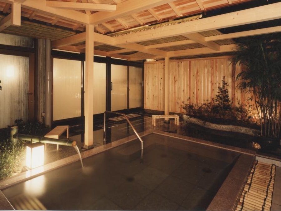 Garden open-air bath stone bath