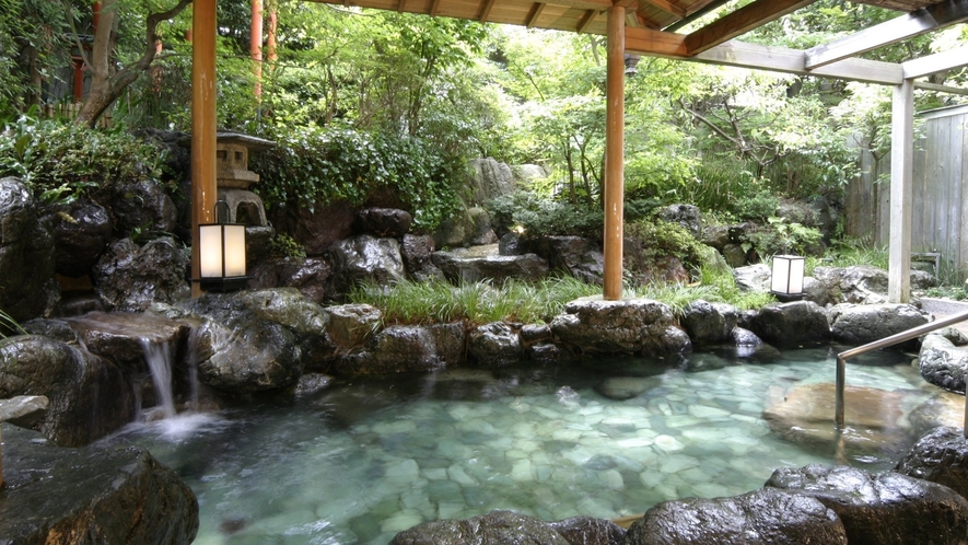 【大浴場・露天風呂】庭園露天風呂