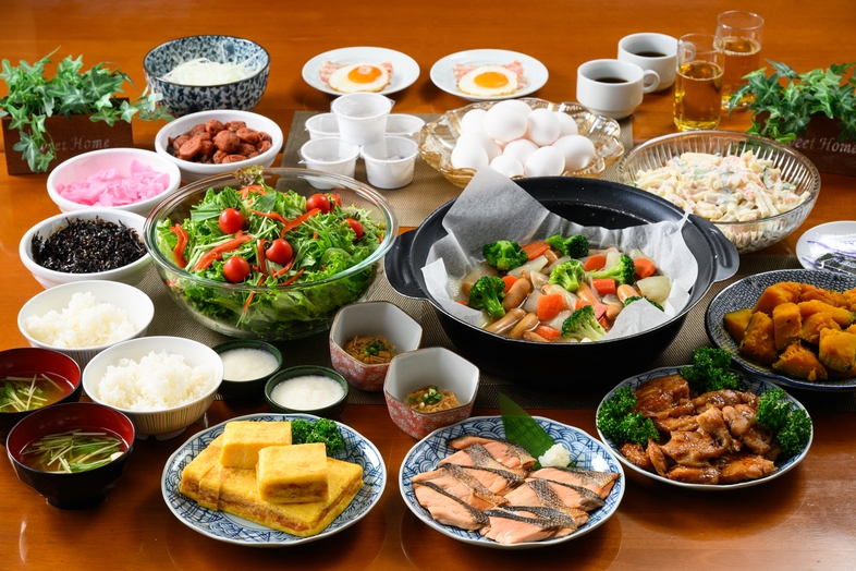 【当日割・朝食付】大人気バイキング付｜全室フランスベット｜バストイレ別｜添寝無料
