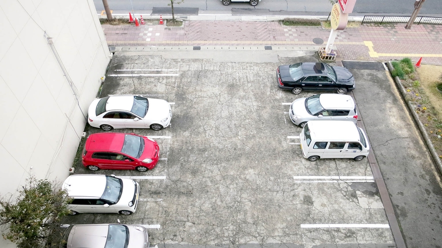 ・施設駐車場(無料)は大型車両・重機(9ｍまで）駐車可能です