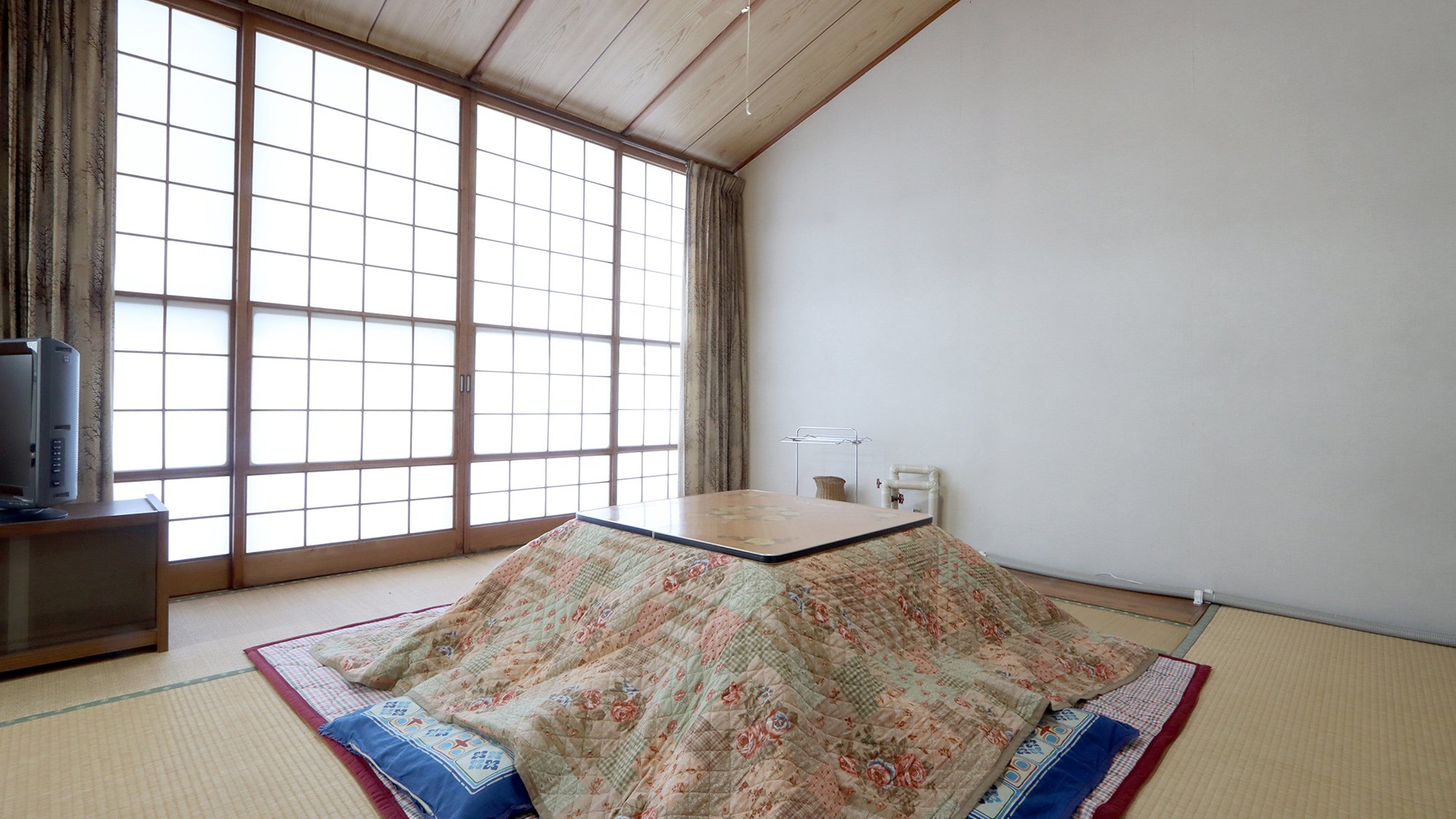 【客室】和室（冬季はこたつになります）