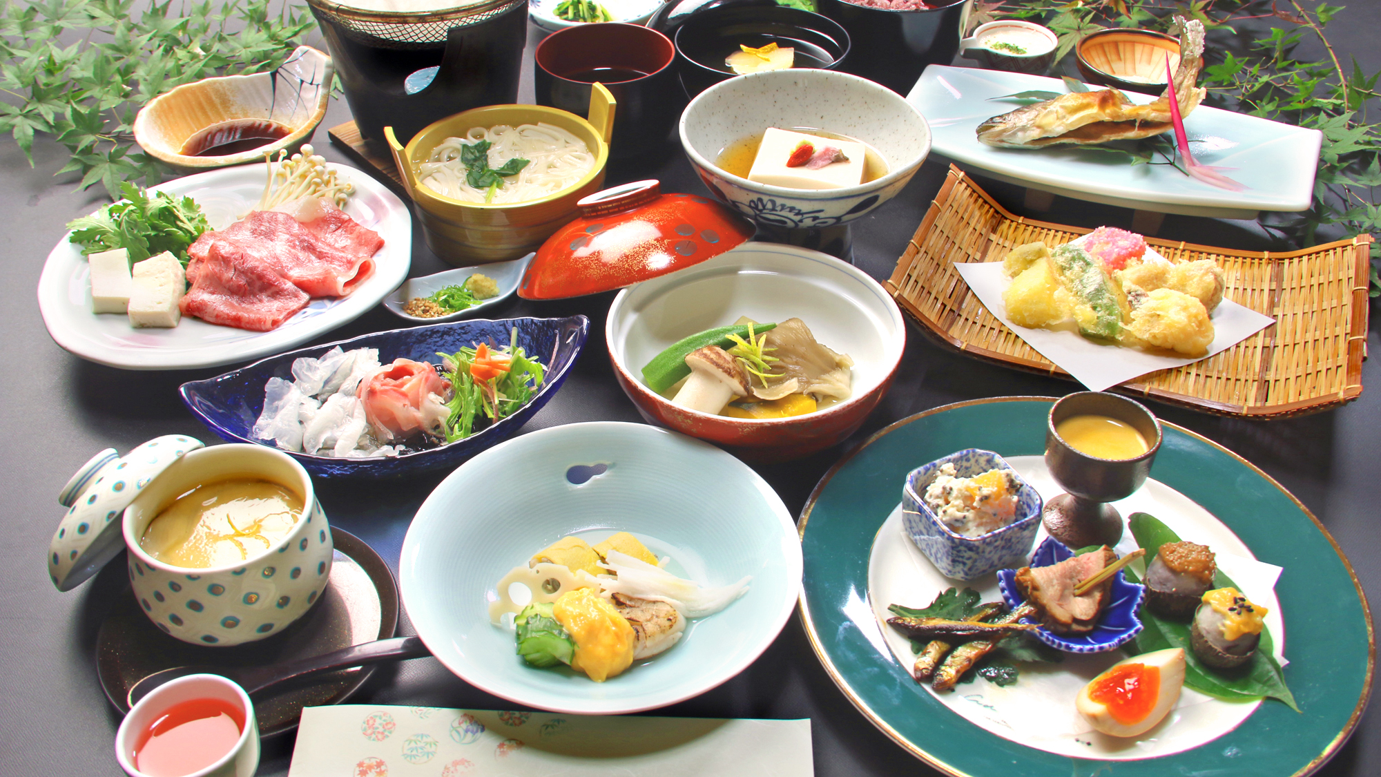 【吉野会席】四季折々の旬の食材を使い、一品一品丁寧に仕上げられたお料理。