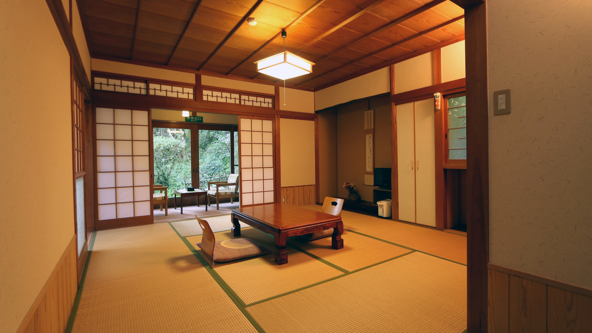 【客室】古き良き日本の歴史漂う純和風の客室。