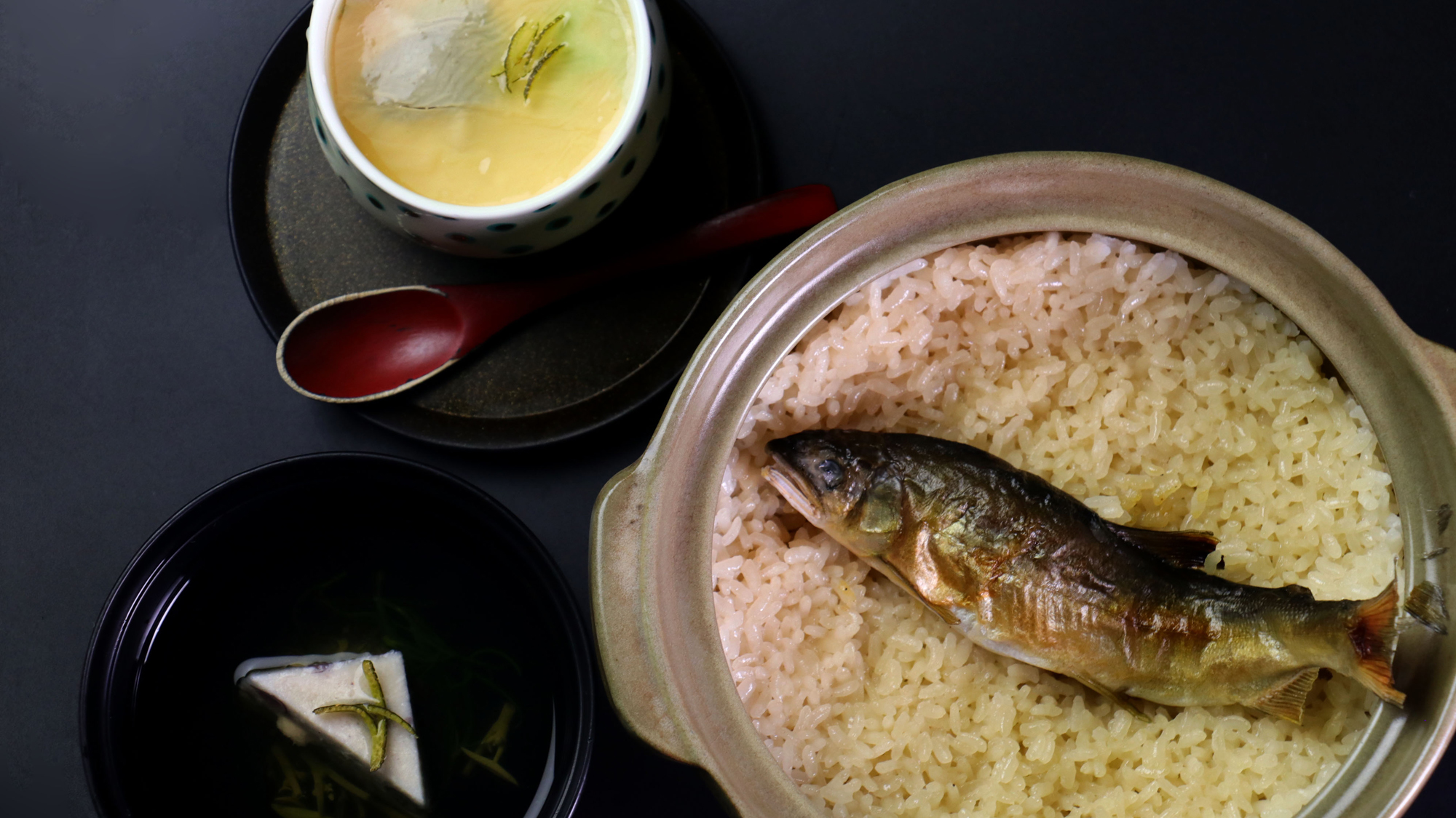 【あゆ会席】あゆの炊きこみご飯。出汁がご飯にしみています