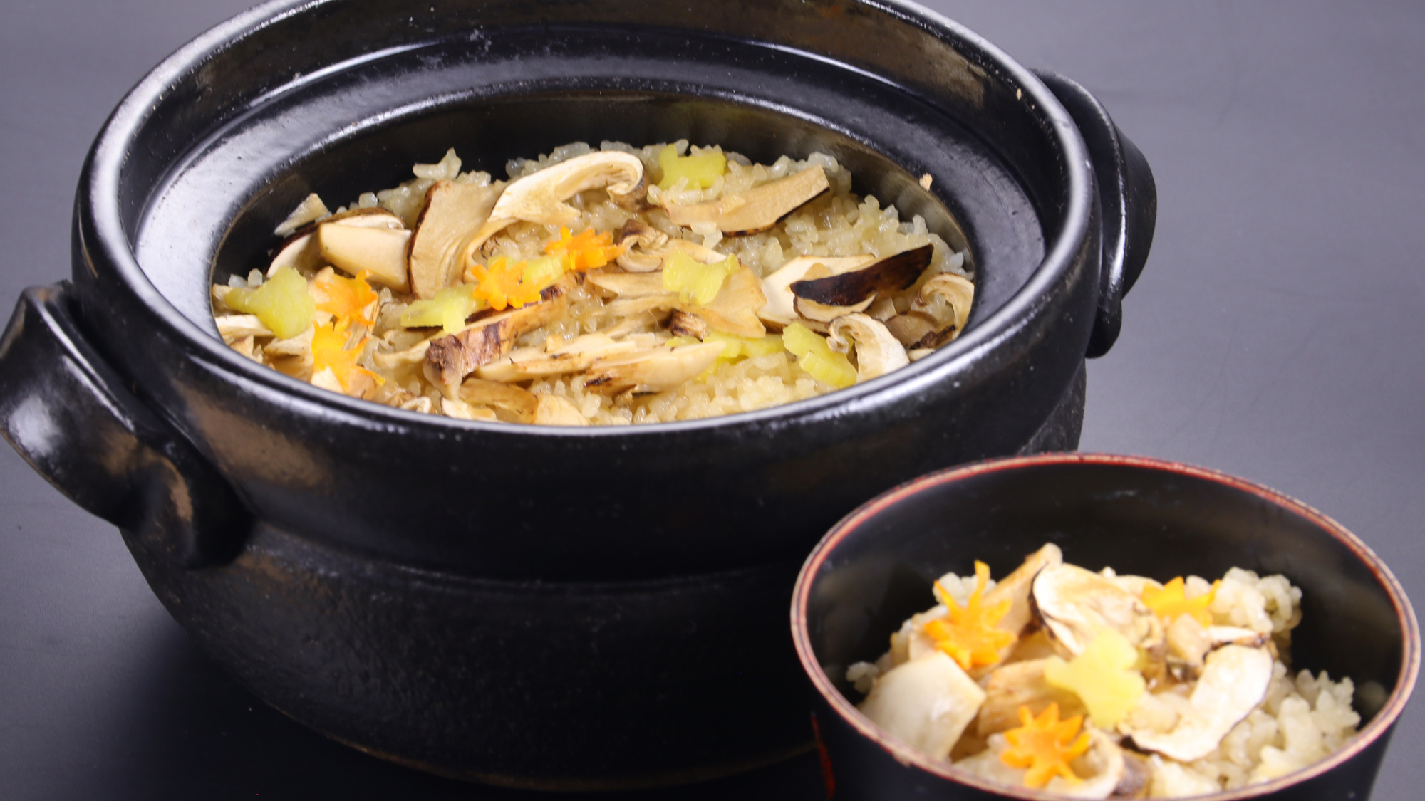 【松茸会席】 炊き立ての松茸ご飯