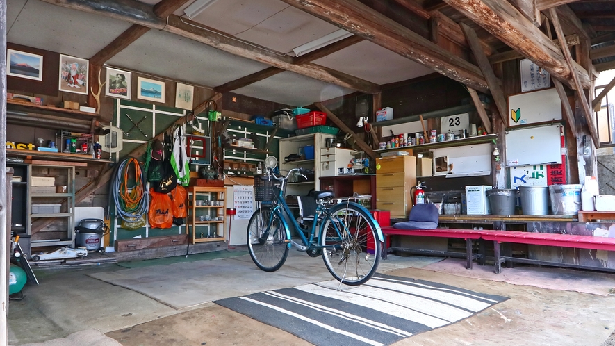 別館★屋根付きスペースがございますので、自転車・バイクも安心！