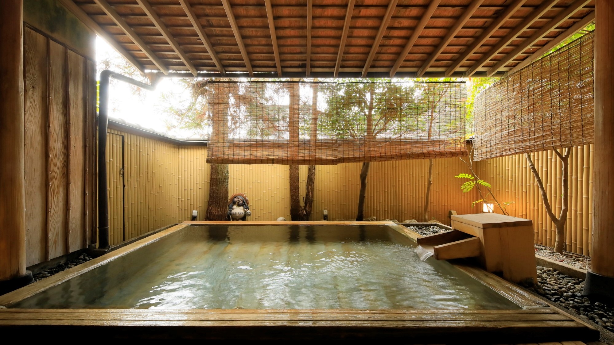 高野槙造りの温泉浴場～露天風呂～