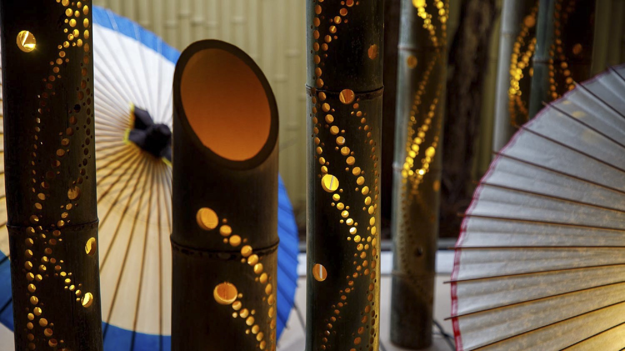 高野槙造りの温泉浴場