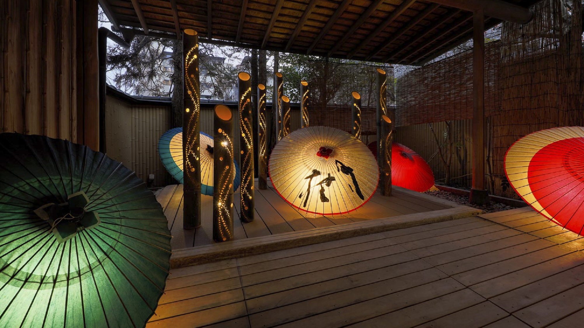 高野槙造りの温泉浴場