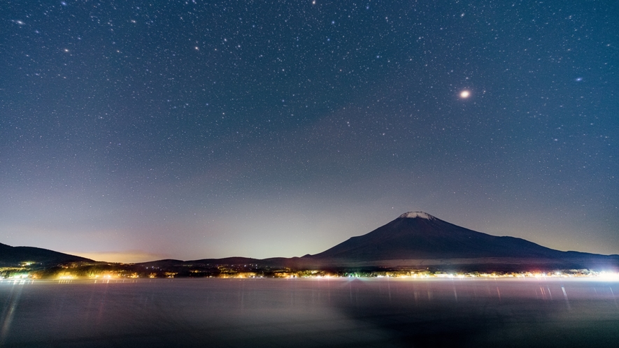 美しい満点の星空と富士山を撮れる屈指の絶景スポット！