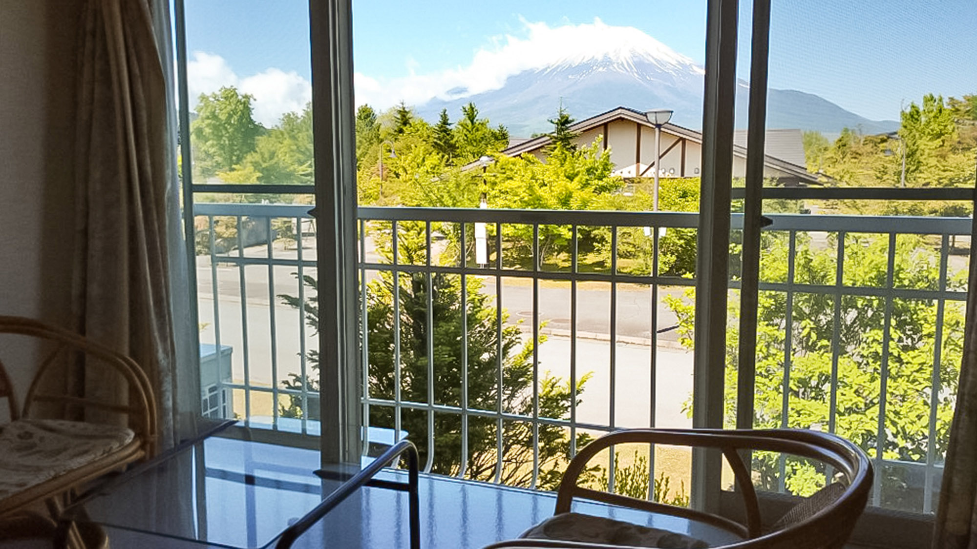 ・【和室一例】窓からは雄大な富士山を一望できます