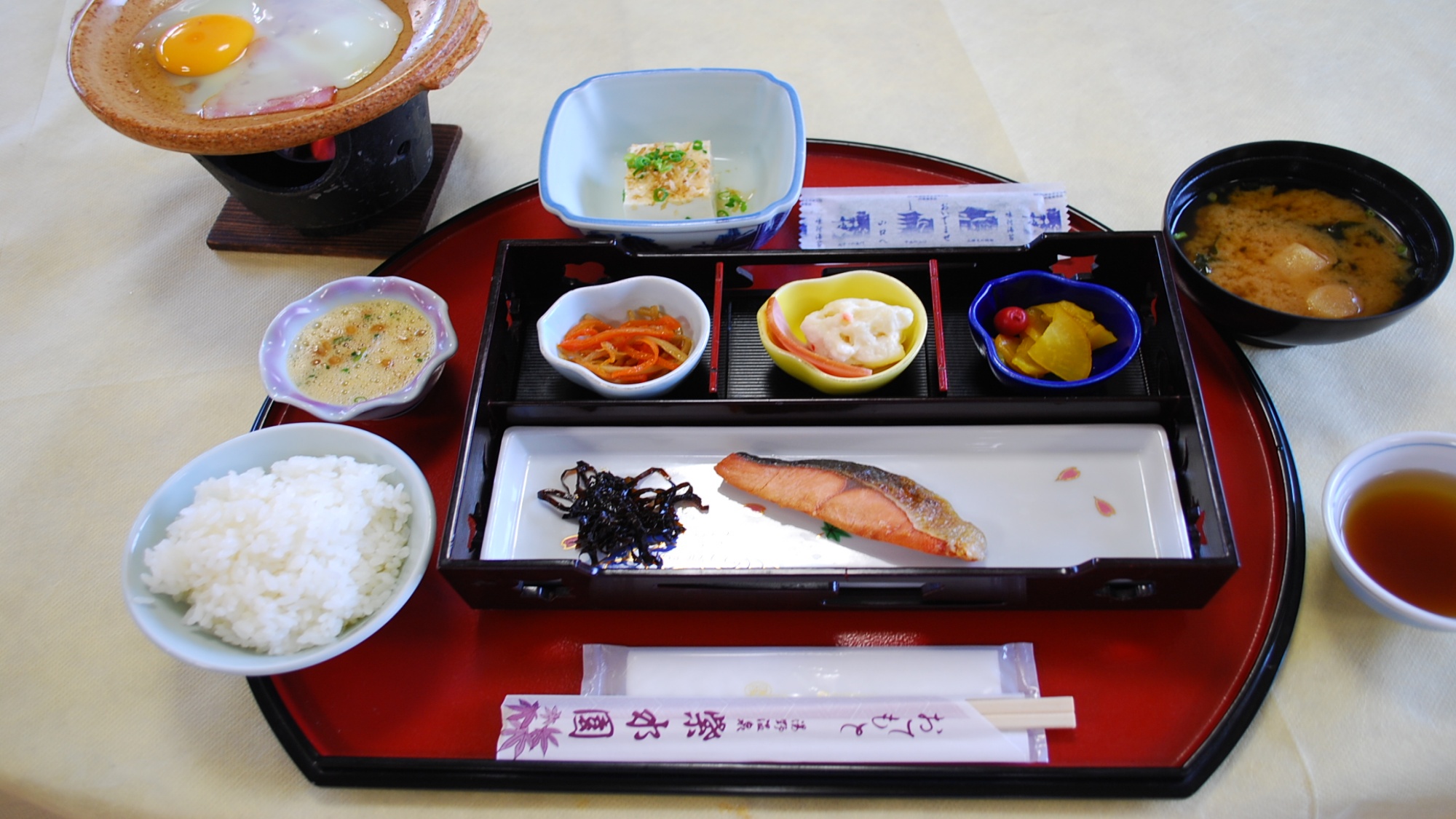 【ご朝食】身体にやさしい和朝食をご用意しております。