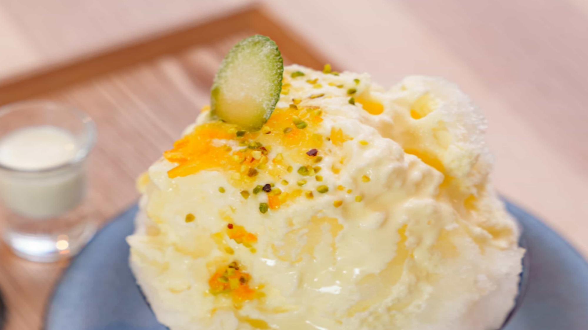 【紫水園に隣接する癒し空間「晴ル音（温泉＆足湯カフェ）」】