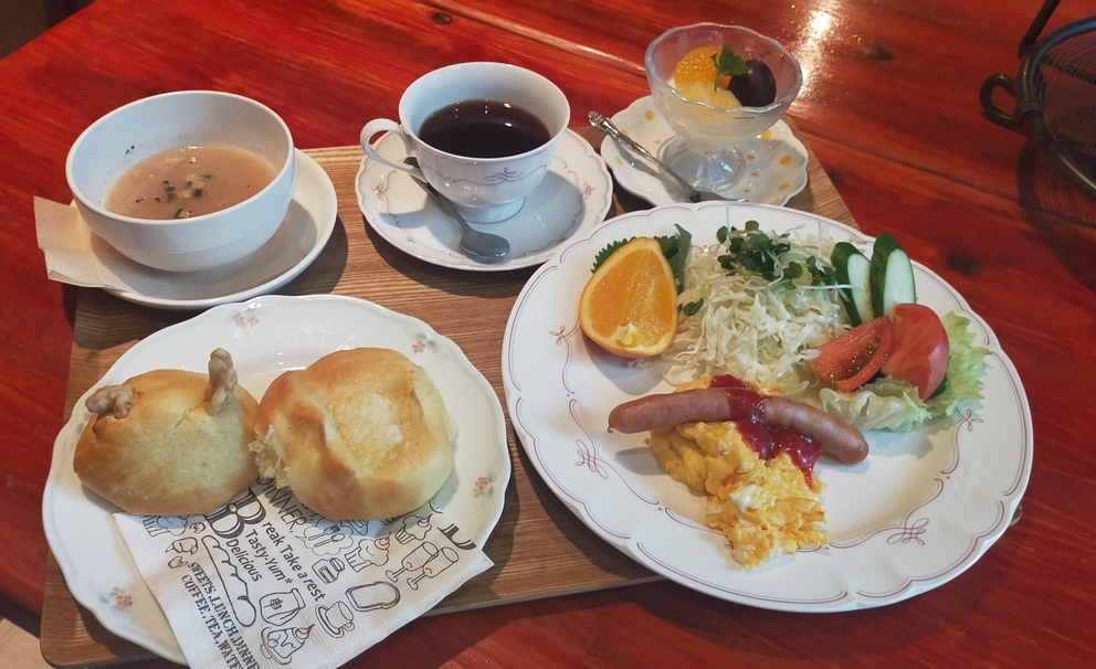 1泊 夕食無し  朝食付き 夜１０時　焼き立てチーズケーキ付   チェックイン１７時から２１時まで