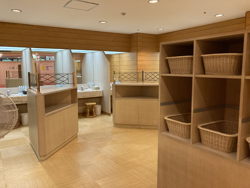 女性大浴場脱衣場