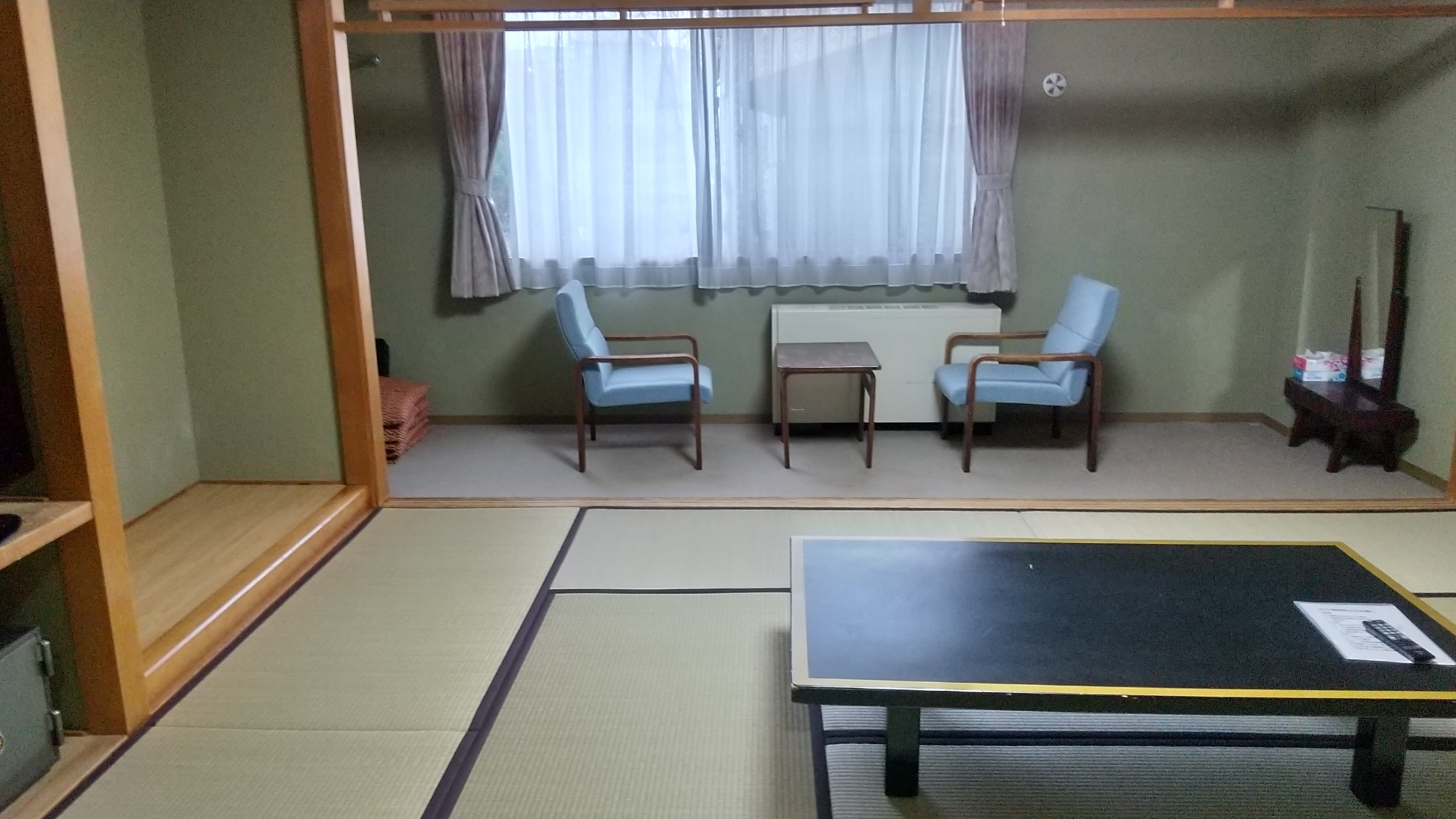 *【客室一例/和室】窓からは戸狩温泉の雄大な自然をご覧いただけます