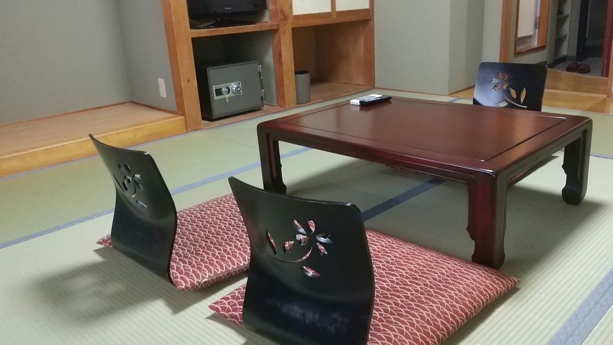 *【客室一例/和室】ゆっくりと足を伸ばせる畳の間でおくつろぎください