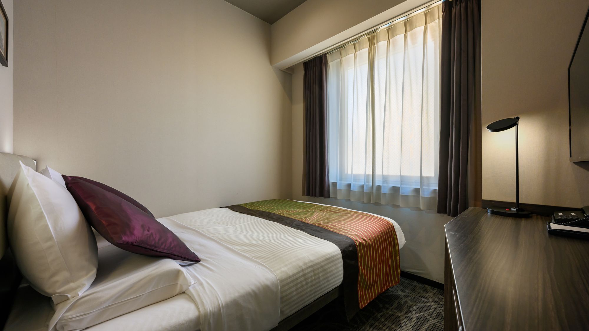 スタンダードダブル　＜11㎡/ベッド幅140cm＞