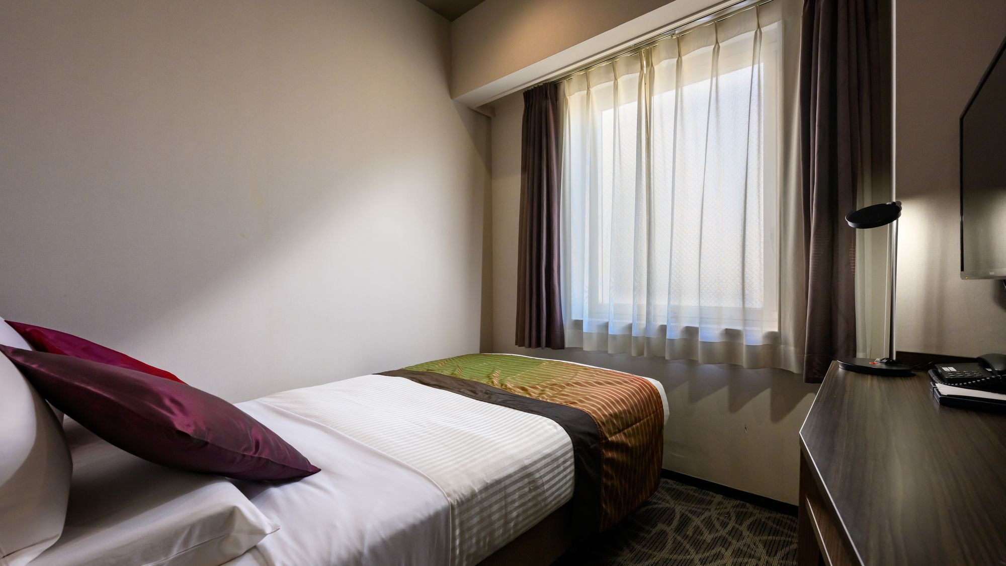 スタンダードセミダブル　＜11㎡/ベッド幅120cm＞