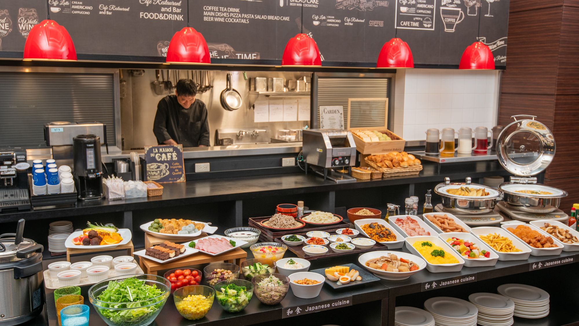 和洋30種の朝食ビュッフェ