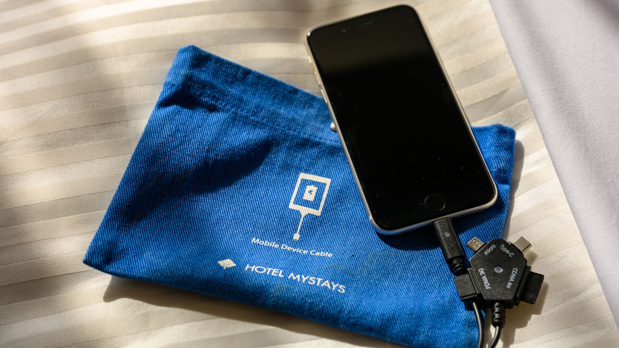 客室（携帯充電器）