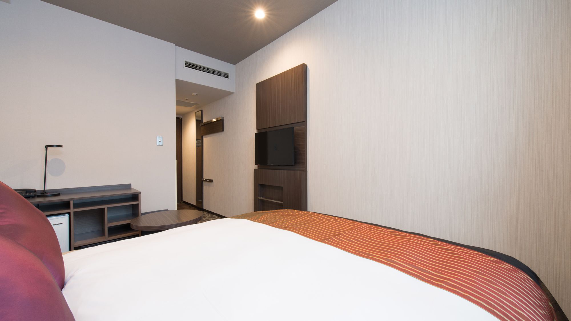 スタンダードクイーン　＜14㎡/ベッド幅160cm＞