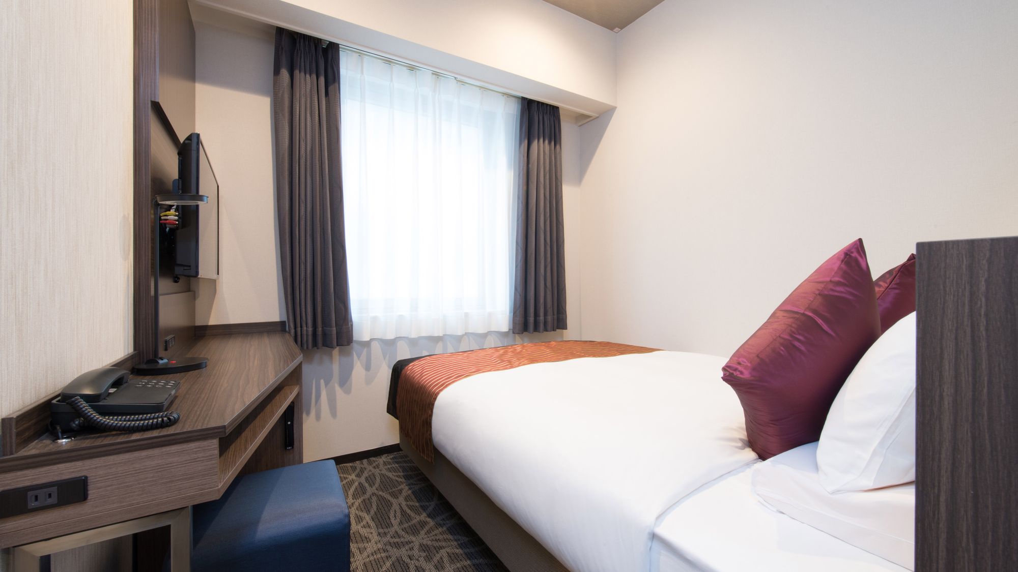 スタンダードダブル　＜11㎡/ベッド幅140cm＞