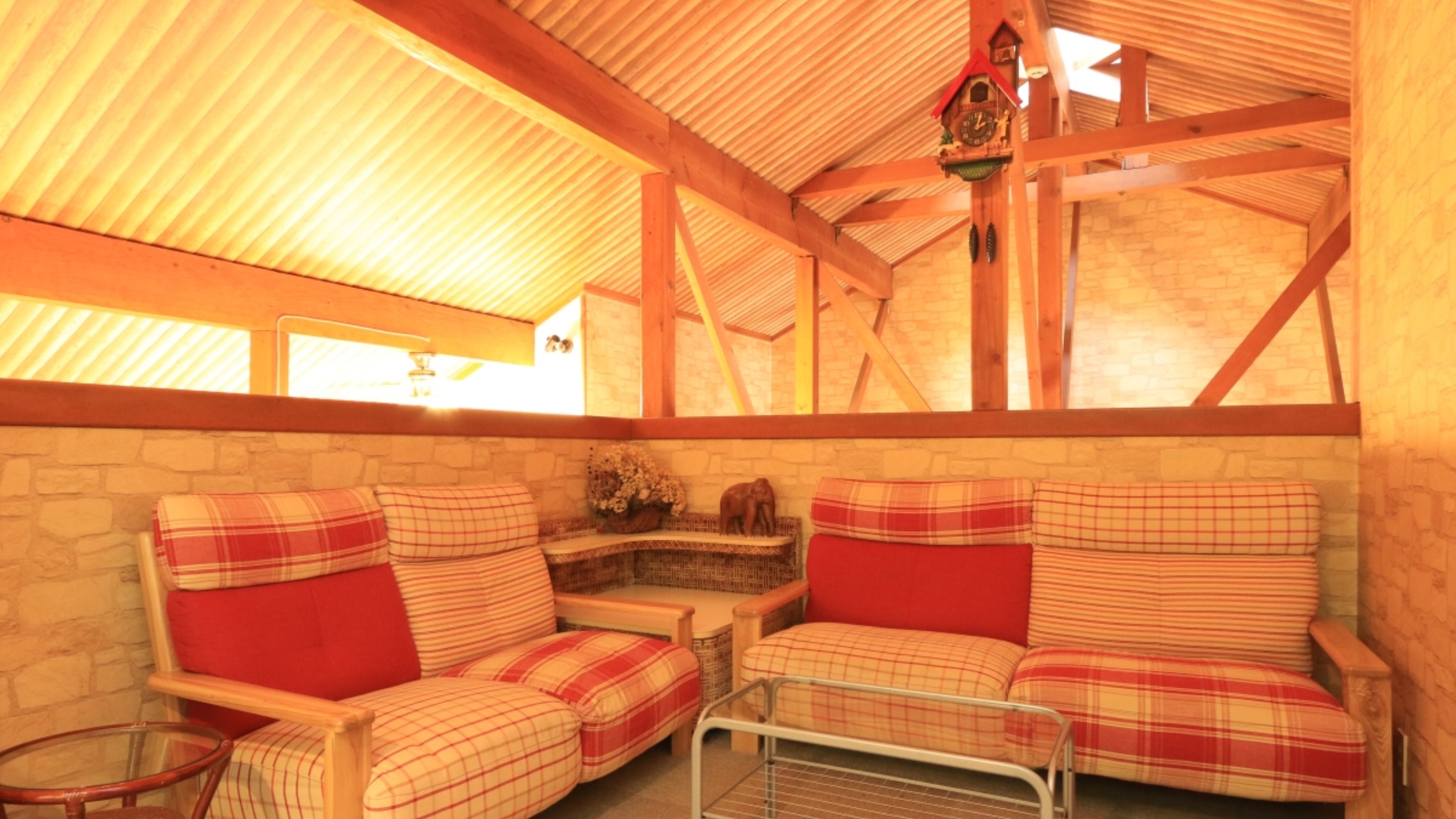 ★ウッディーな屋根裏を感じる共有スペース