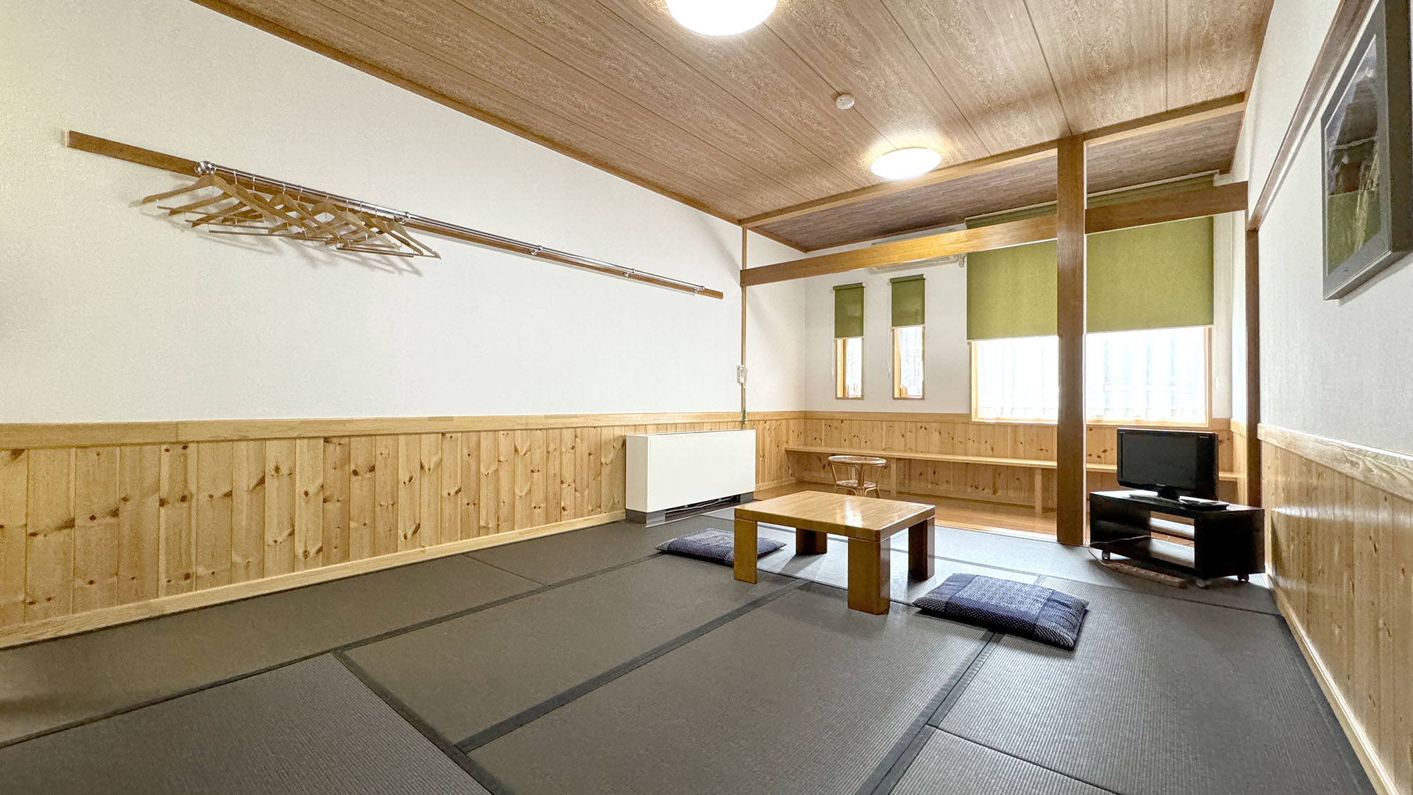 【客室】 和室8〜10畳＋ベッド2