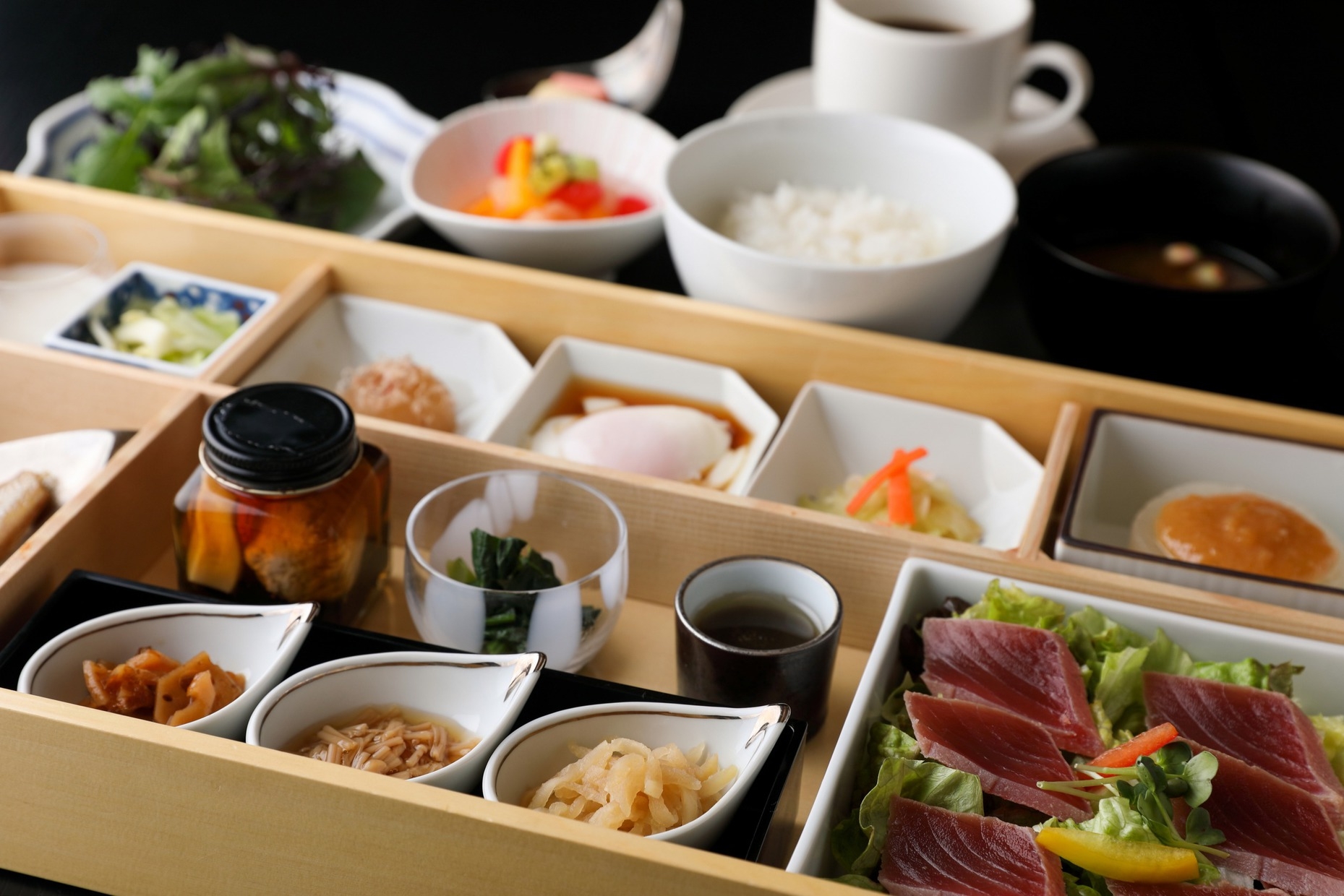 【朝食付き】朝食は庄内の郷土料理とブランド米の小鉢御膳
