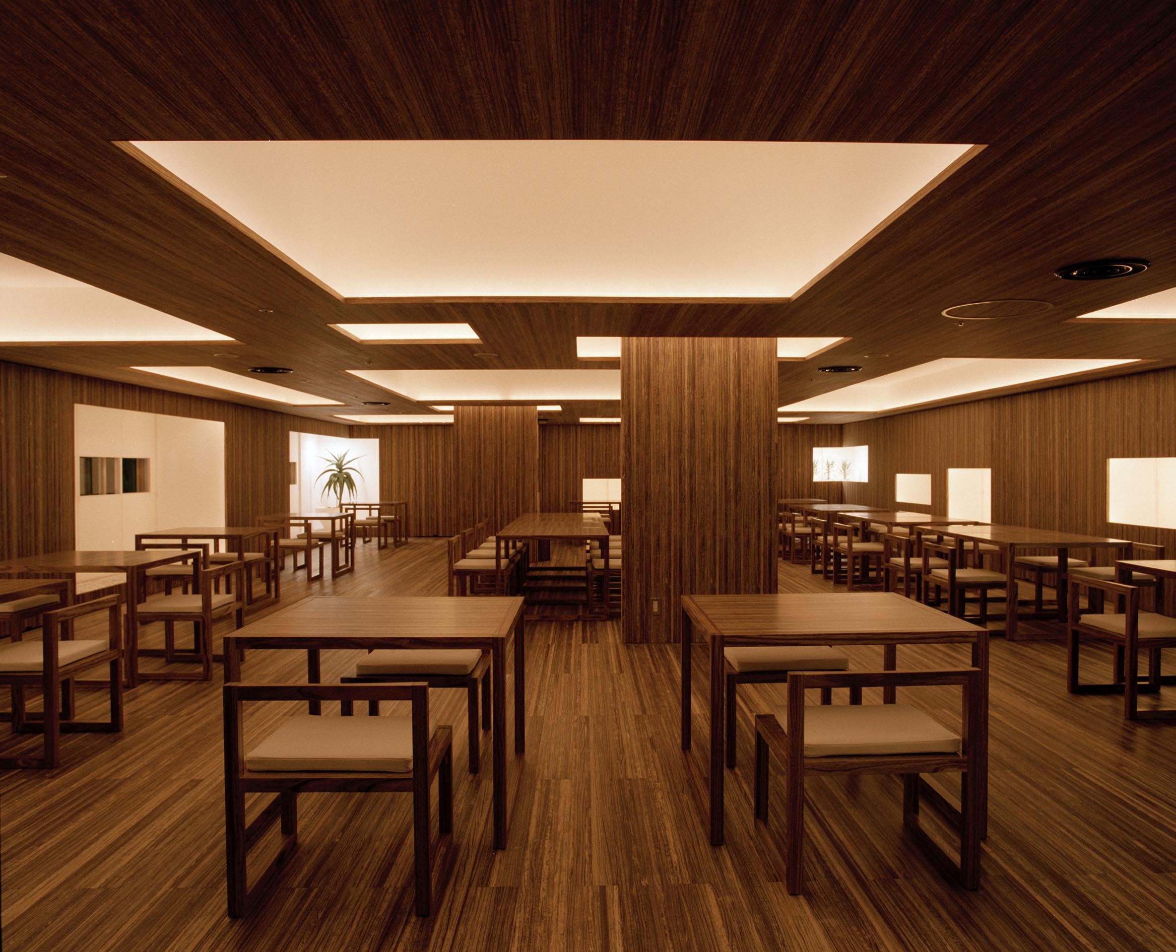 別館龍宮殿ダイニング「千尋房」